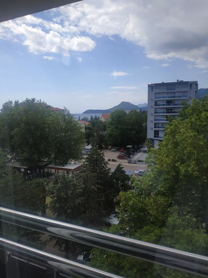 Апартаменты Квартира в центре Бар-18